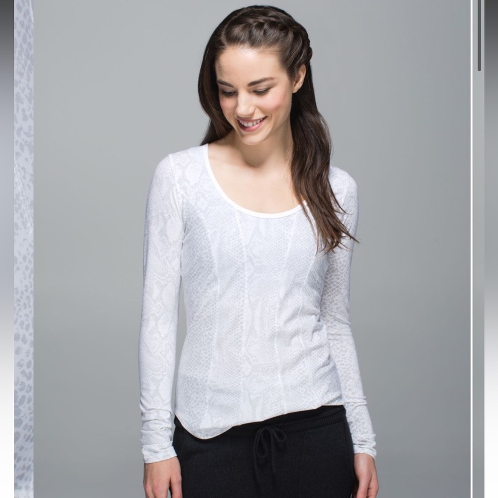 Lululemon Between the Lines along Sleeve
